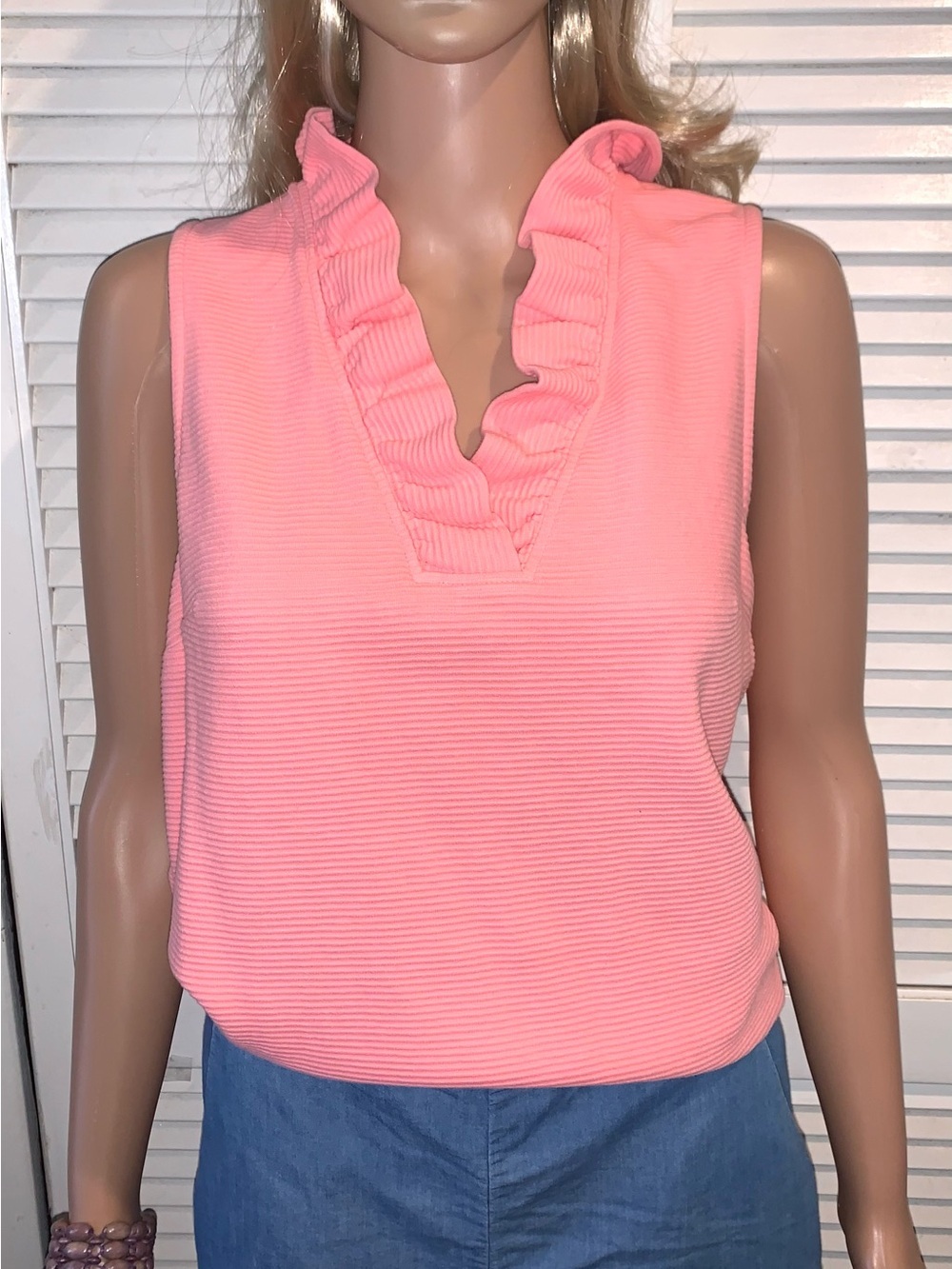 Crown & Ivy Sleeveless Ruffle V-Neck Top in Coral Pink large